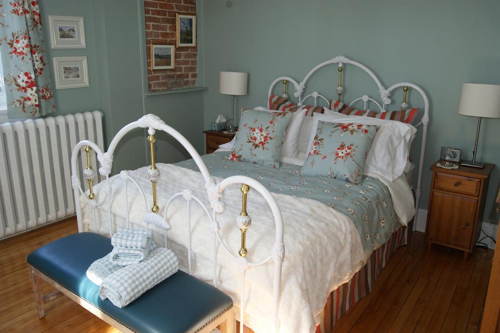 Bed and Breakfast La Belle aux Berges Saint-Denis-sur-Richelieu Zimmer foto