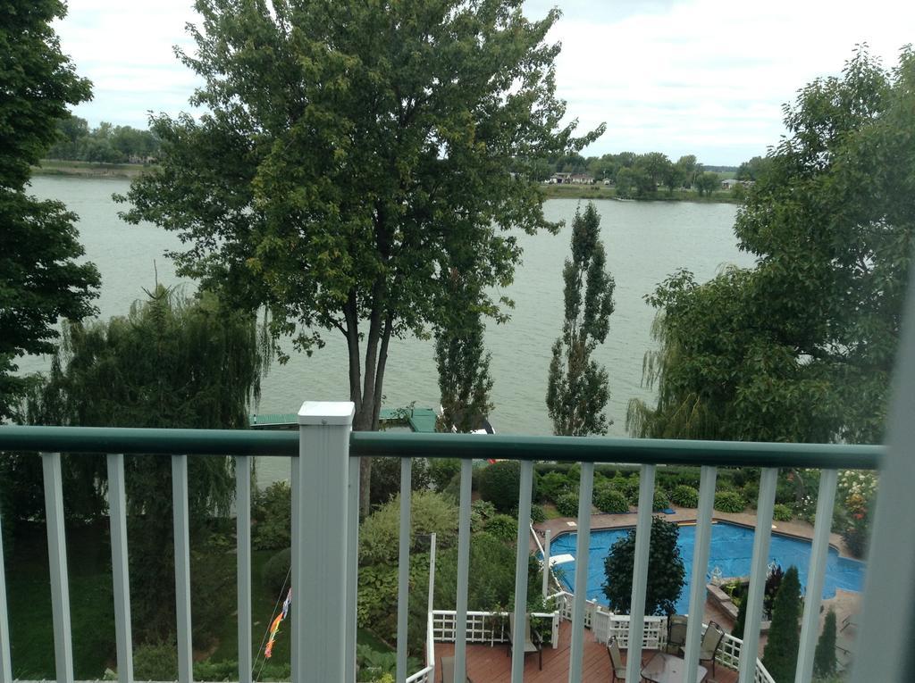 Bed and Breakfast La Belle aux Berges Saint-Denis-sur-Richelieu Zimmer foto